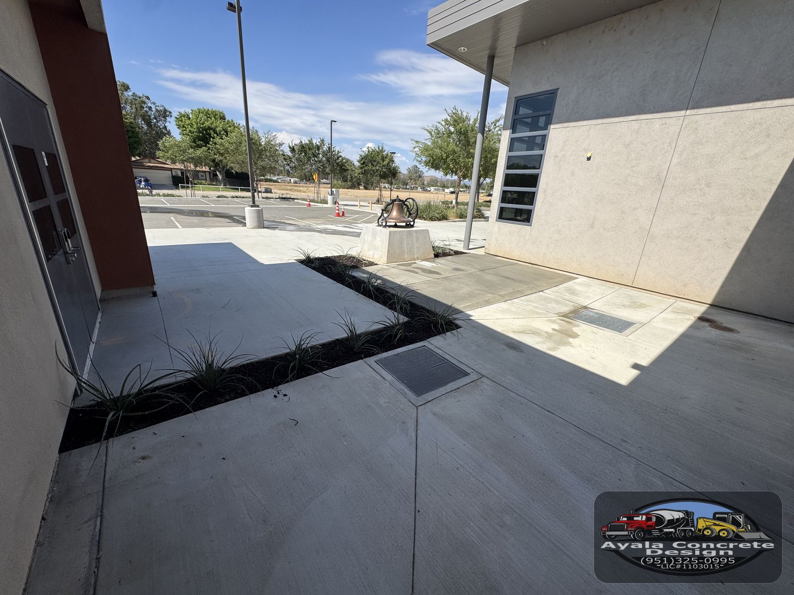 Commercial courtyard & entries — 7
